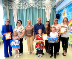 Праздник семейного чтения: награждение участников краевого конкурса "Читающая мама — читающая страна" Праздник семейного чтения: награждение участников краевого конкурса "Читающая мама — читающая страна".