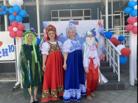 "Мы живем в России": Яркий предпраздничный квест в нашем саду! В преддверии праздника – Дня России – в нашем детском саду прошло незабываемое патриотическое мероприятие "Мы живем в России"! "Мы живем в России": Яркий предпраздничный квест в нашем саду! В преддверии праздника – Дня России – в нашем детском саду прошло незабываемое патриотическое мероприятие "Мы живем в России"!.